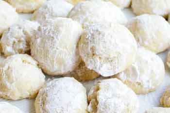 [Santa's Snowball Cookies]